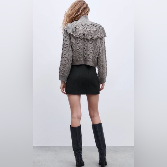 Zara Gray Chunky Cable Knit Cropped Turtleneck Sweater w/ Fringe Details (Small) - Picture 4 of 6